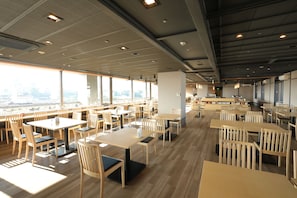 Daily buffet breakfast (JPY 1980 per person)