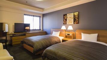 Desk, free WiFi, bed sheets