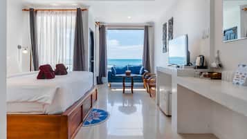 Seaview Deluxe Room | Free minibar items, in-room safe, rollaway beds