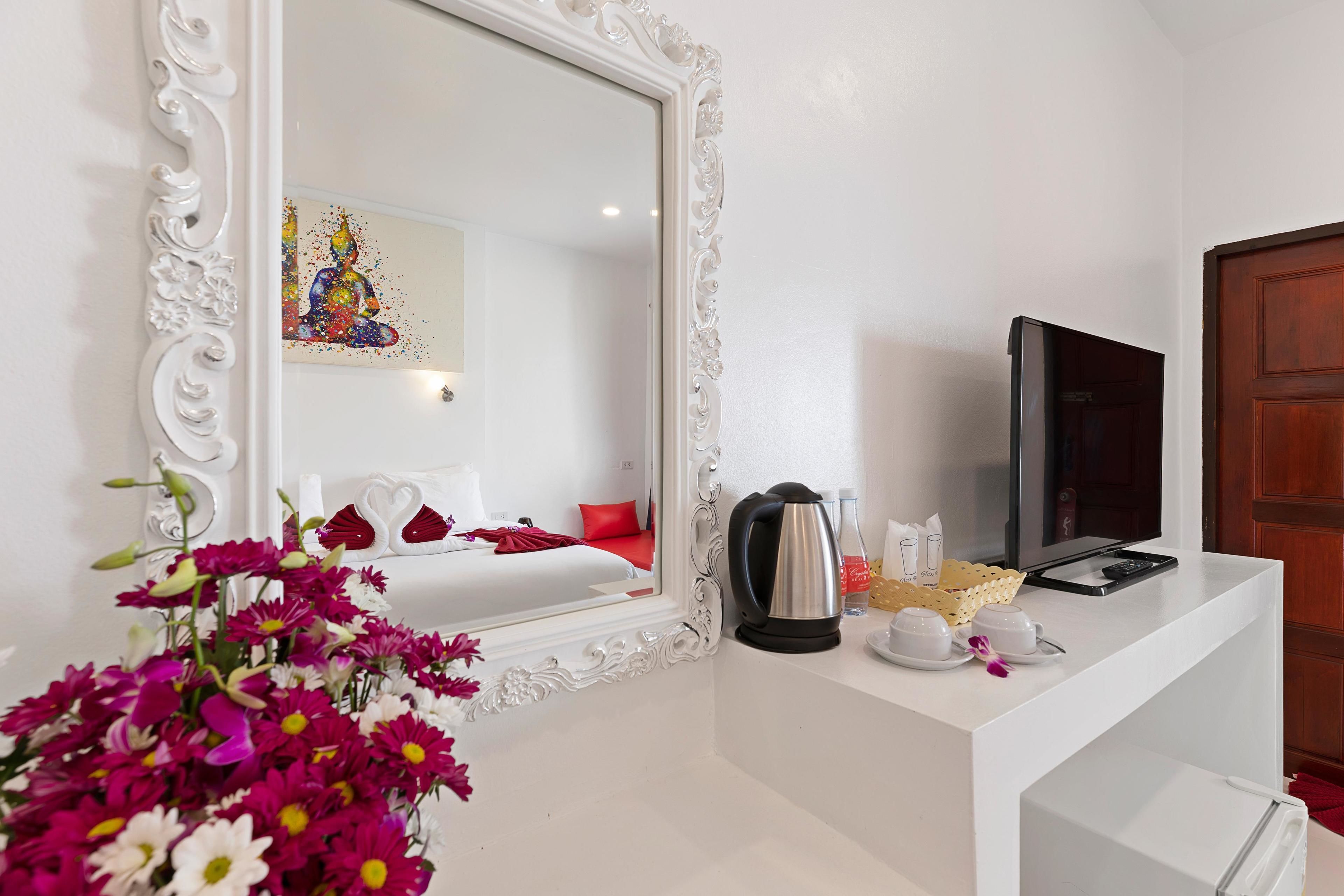 superior room | television