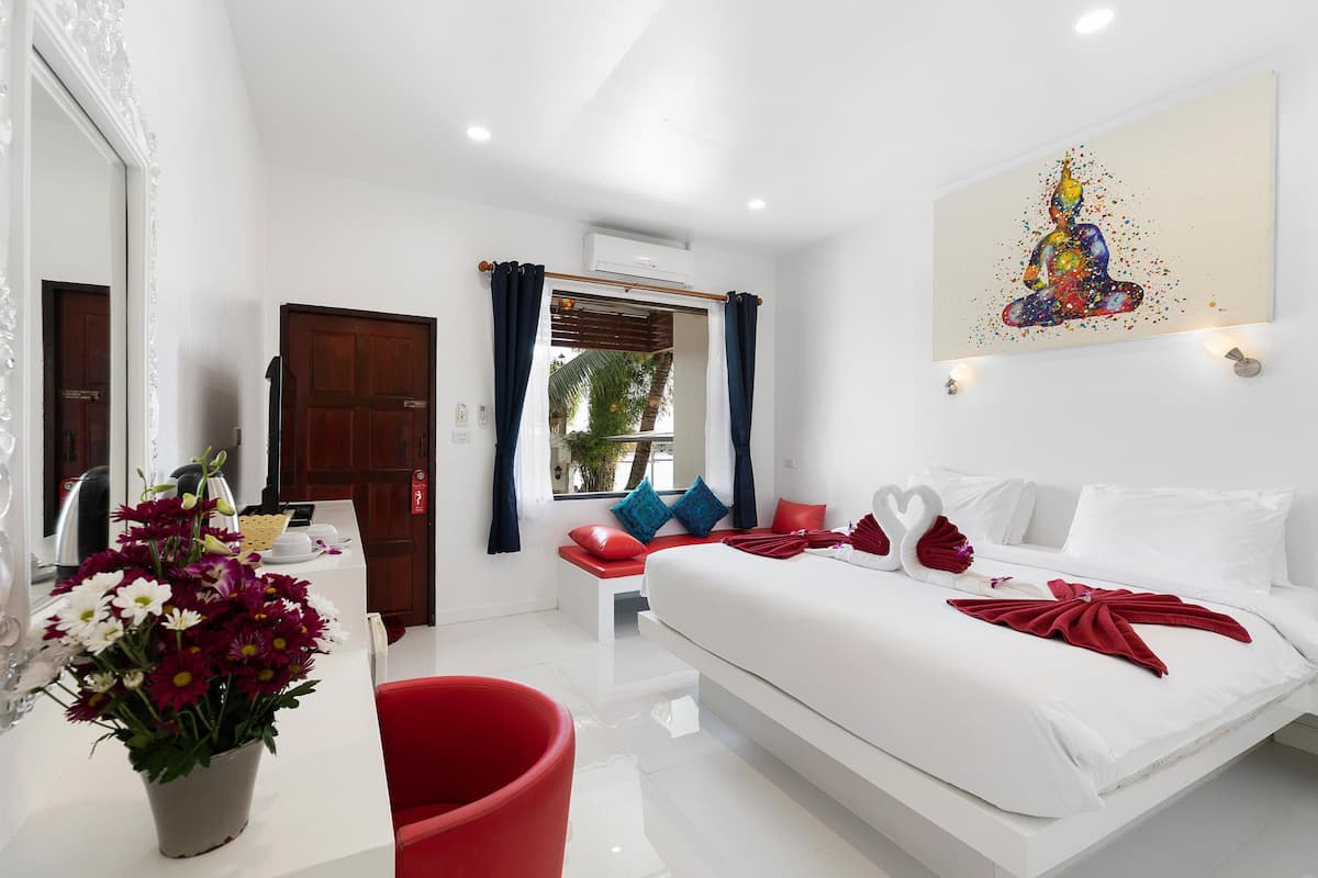 Artículos del minibar gratis y caja de seguridad en la habitación