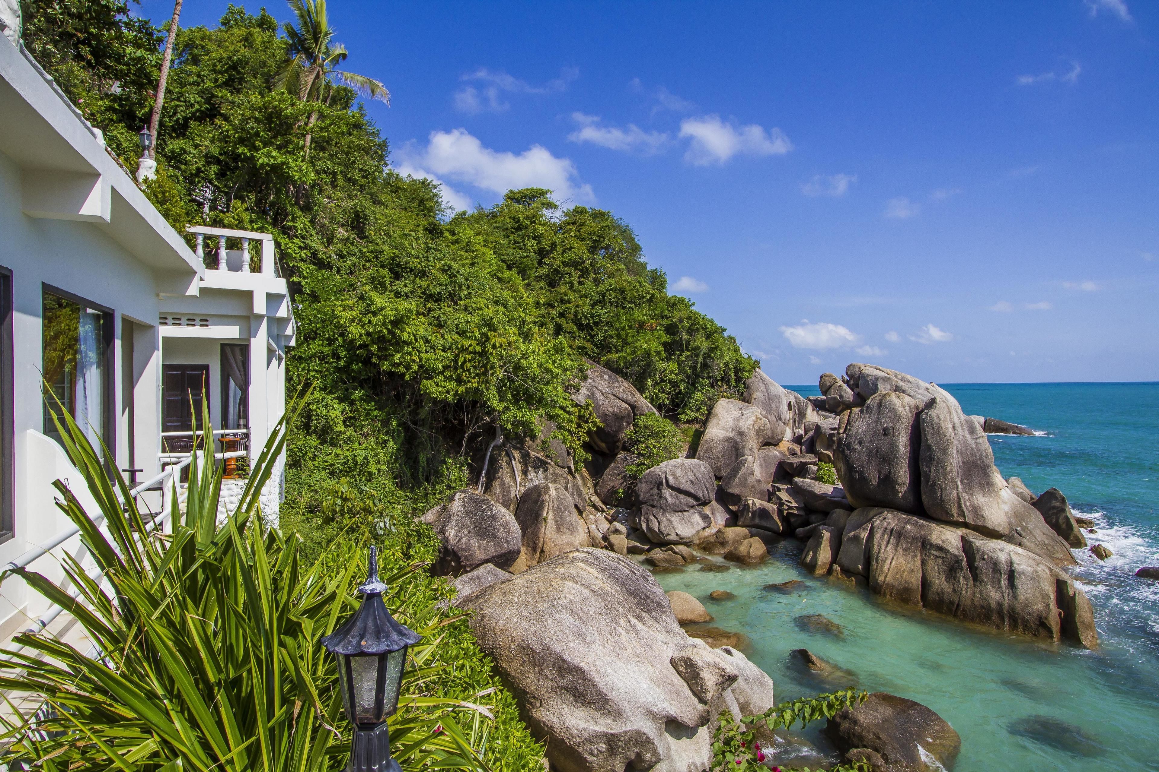 seaview deluxe room | free minibar items, in-room safe, rollaway beds