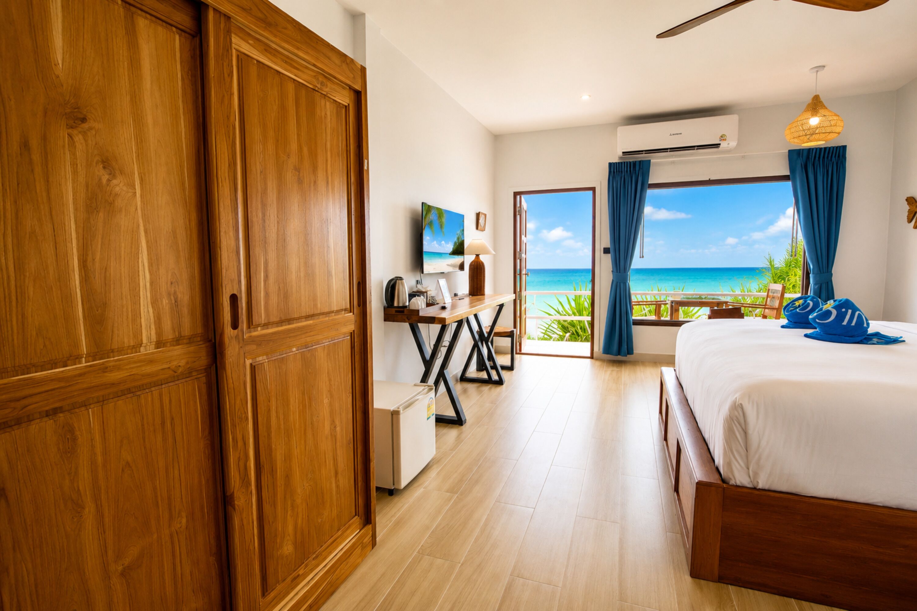 Seaview Deluxe Room | Free minibar items, in-room safe