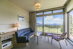 Suite (Double) | Oppholdsområde | Flatskjerm-TV og filmkjøp