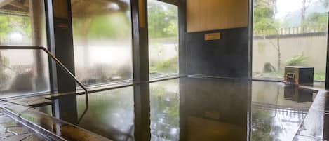 Sauna, tina de hidromasaje y aguas termales