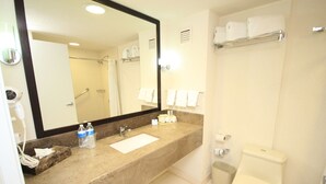 A bathroom with a sink, mirror, toilet, and towel rack. - Holiday Inn Express Tuxtla Gutierrez La Marimba by IHG (Tuxtla Gutierrez)