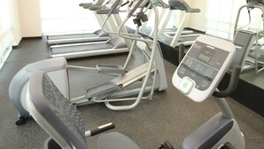 A gym with treadmills, elliptical machines, and stationary bikes. - Holiday Inn Express Tuxtla Gutierrez La Marimba by IHG (Tuxtla Gutierrez)