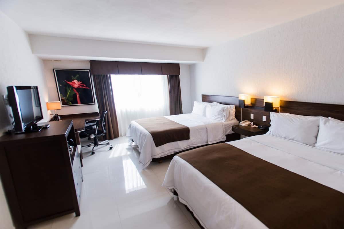 Down duvets, in-room safe, desk, blackout curtains