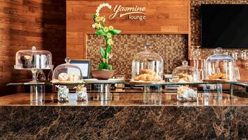 Breakfast, lunch, dinner served; international cuisine