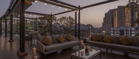 Se sirven desayunos, almuerzos y cenas; cocina internacional