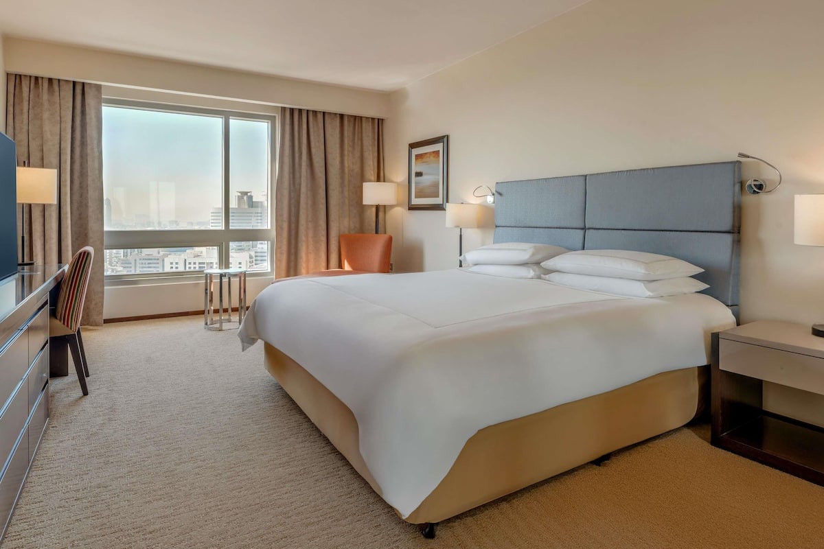2 bedrooms, minibar, in-room safe, desk