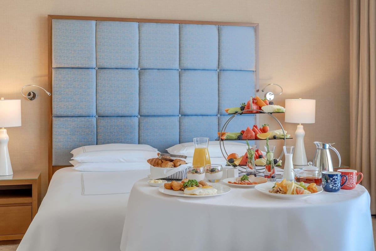 2 phòng ngủ, minibar, két bảo mật tại phòng, bàn