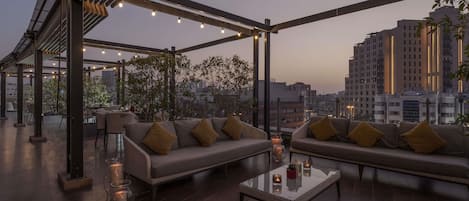 Breakfast, lunch, dinner served; international cuisine