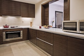 Design Apartment, 2 Bedrooms, Kitchenette | Private kitchenette | Fridge, microwave, stovetop, dishwasher