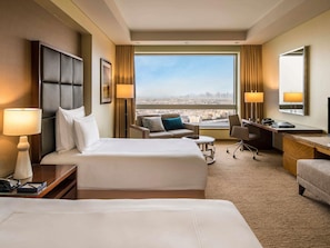 2 bedrooms, minibar, in-room safe, desk