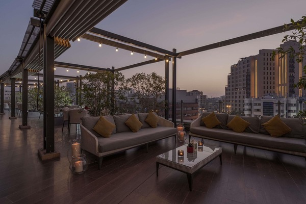 Breakfast, lunch, dinner served; international cuisine