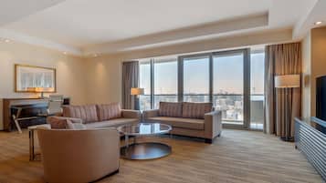 Minibar, in-room safe, desk, laptop workspace