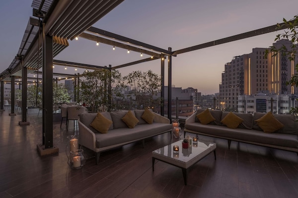 Breakfast, lunch, dinner served; international cuisine