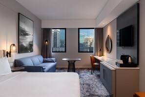 Habitación junior | Ropa de cama de alta calidad y minibar 