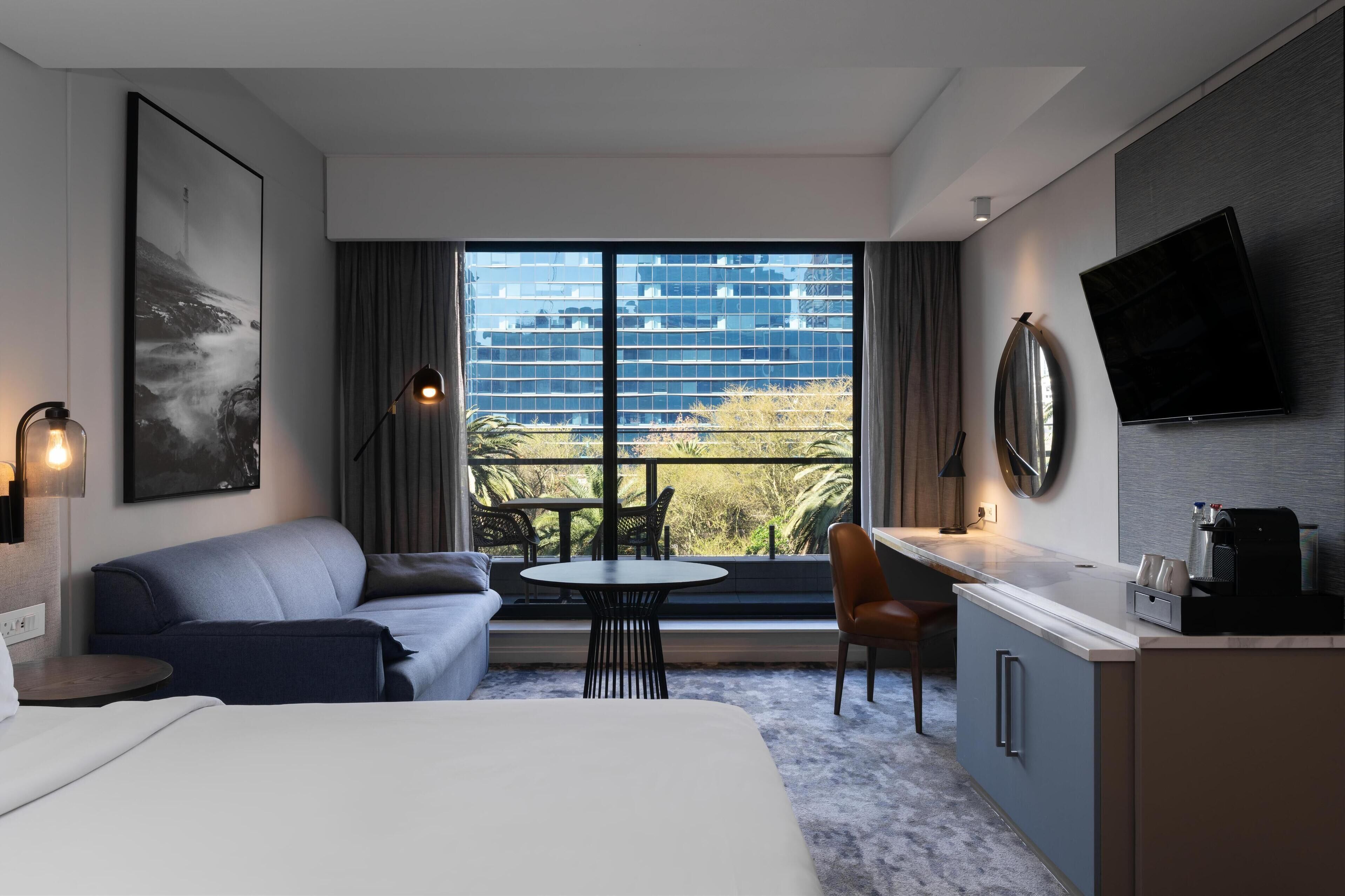 Habitació júnior, balcó, vistes a la muntanya | Roba de llit d'alta qualitat, minibar i caixa forta a l'habitació 