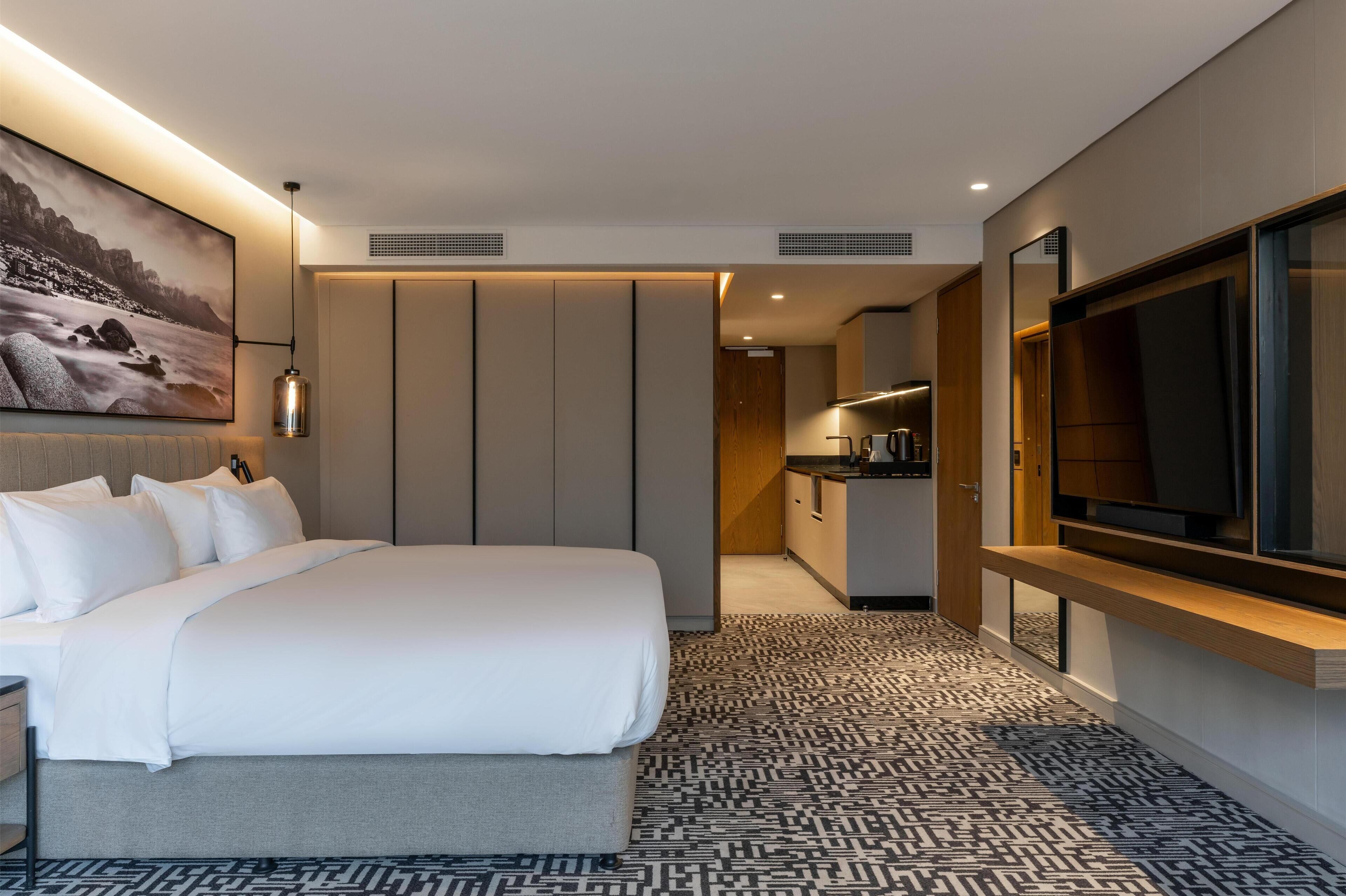 Studio, Mountain View | Premium bedding, minibar, in-room safe, individually decorated