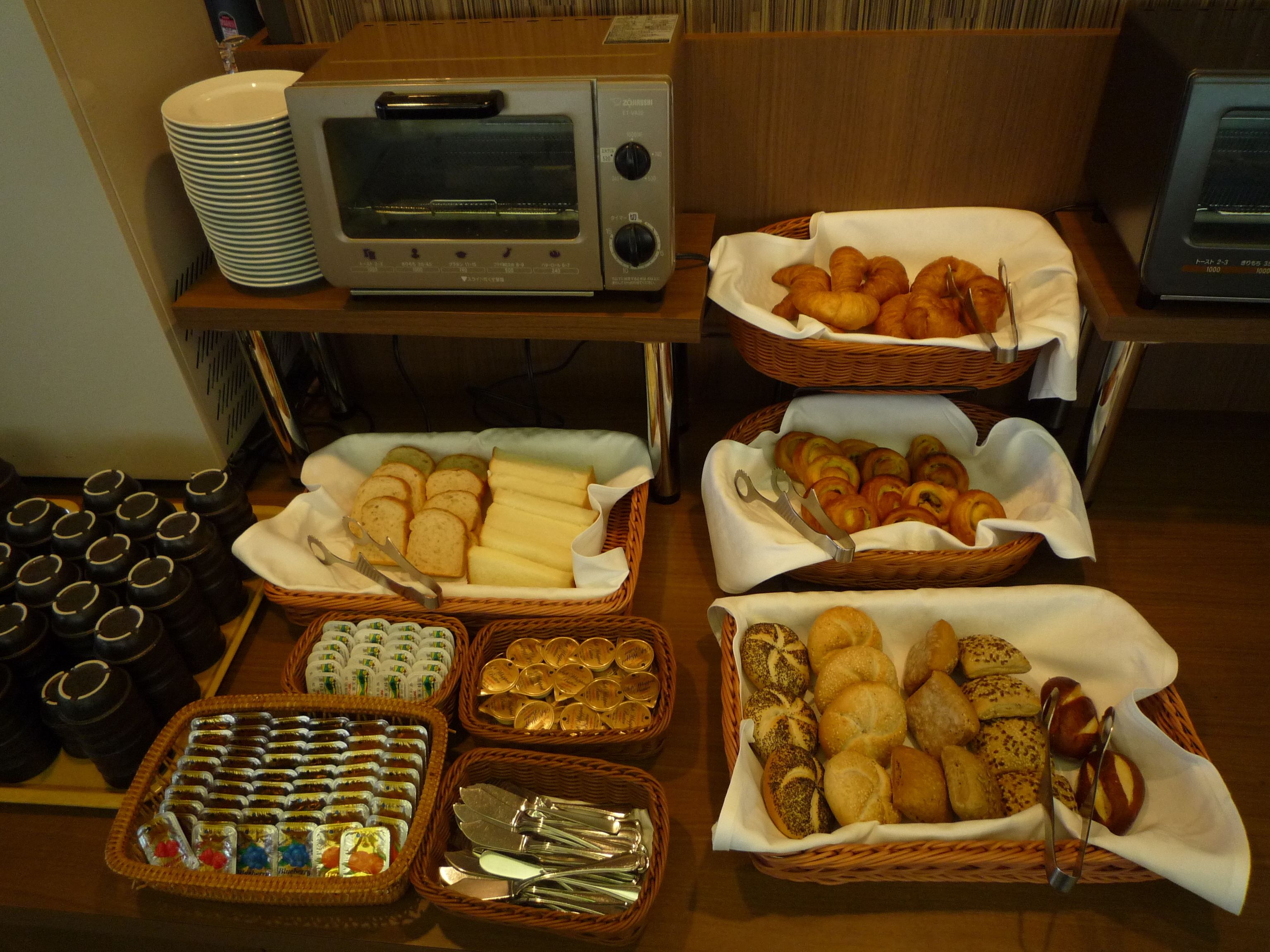 daily buffet breakfast (jpy 1500 per person)