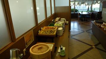 Desayuno buffet diario (JPY 1500 por persona)