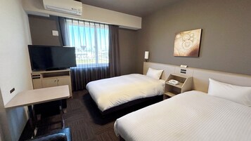 办公桌、免费 WiFi、床单