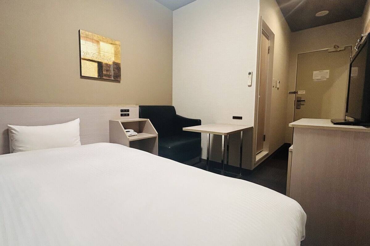 Desk, free WiFi, bed sheets