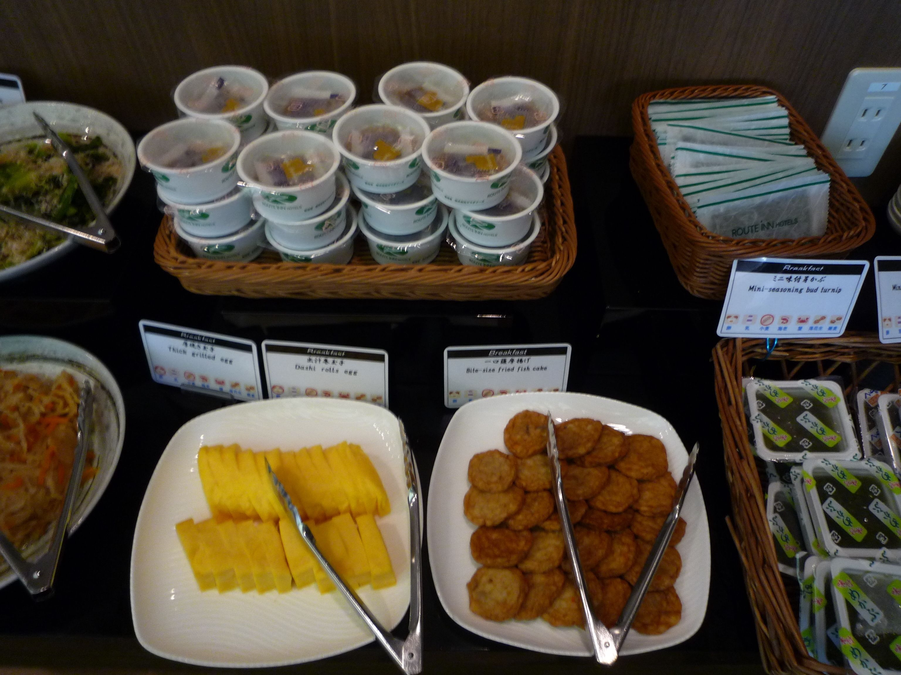 daily buffet breakfast (jpy 1500 per person)