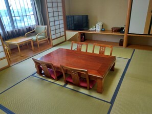 Desk, free WiFi, bed sheets - Route Inn Grantia Komatsu Airport (Komatsu)