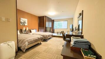 Escritorio, wifi gratis y ropa de cama