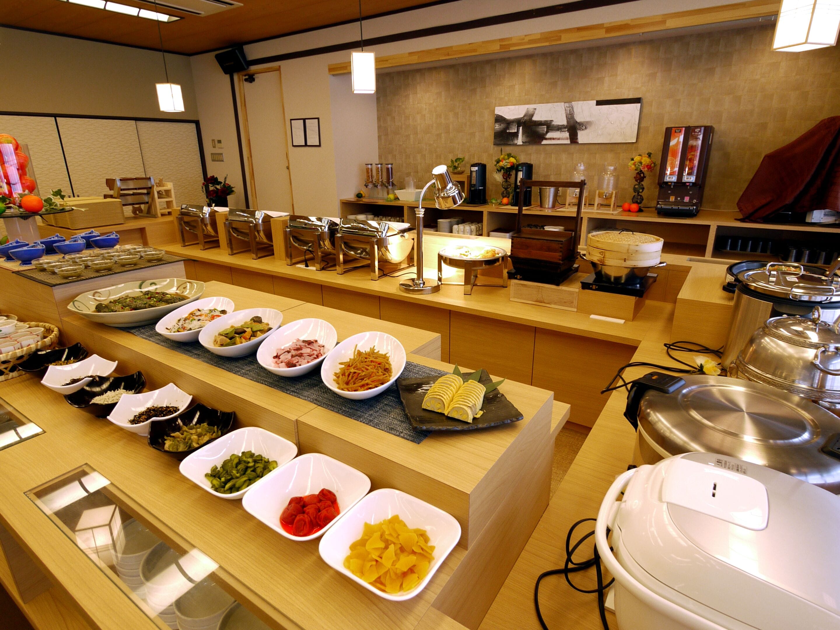 Daily buffet breakfast (JPY 1800 per person)