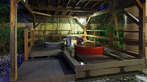 A wooden structure with two hot tubs, one red and one grey, surrounded by wooden railings and a wooden deck. - Route-Inn Grantia Fukuokamiyawaka-wakitaonsen- (Miyawaka)