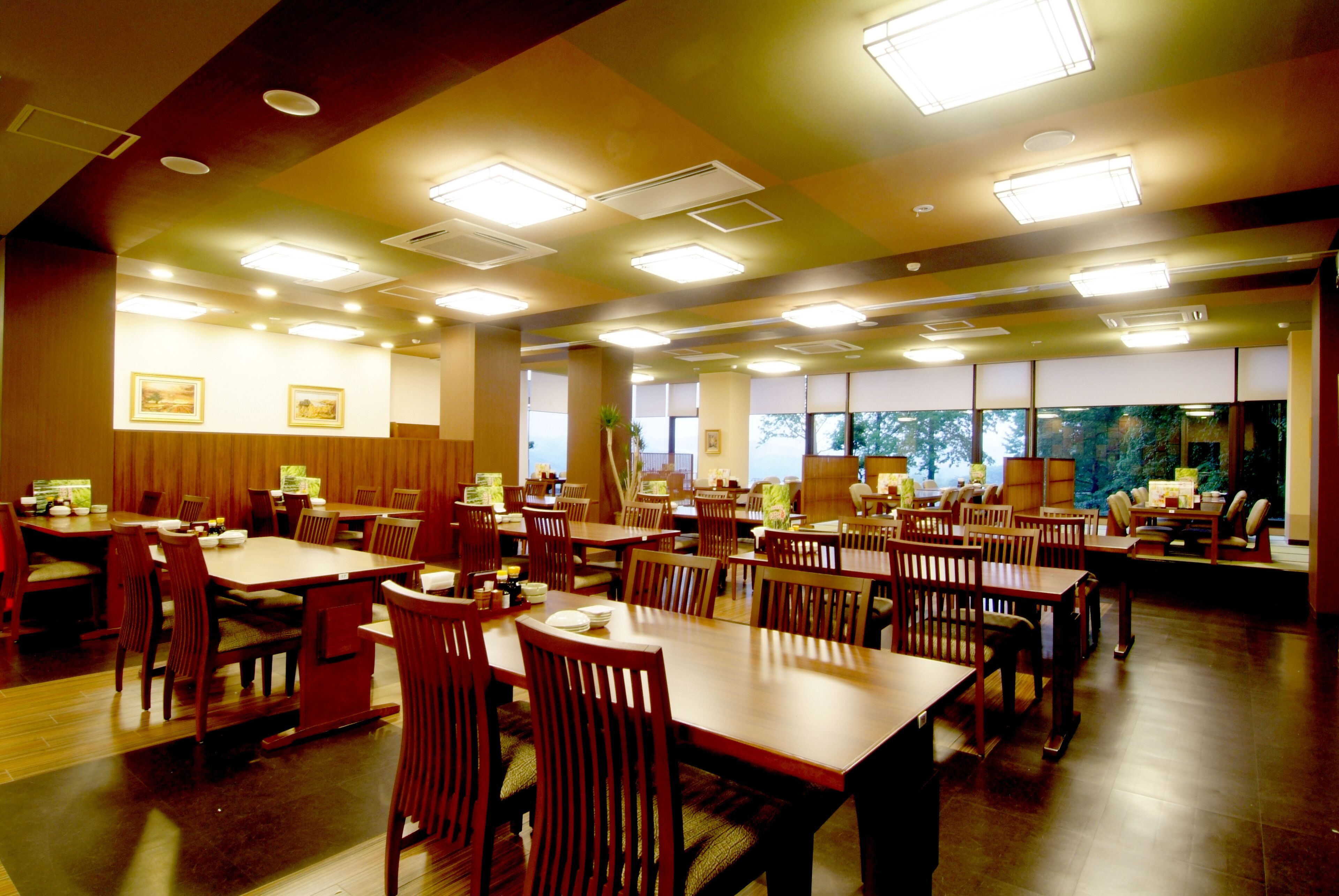 2 restaurants, breakfast, lunch, dinner served; japanese cuisine