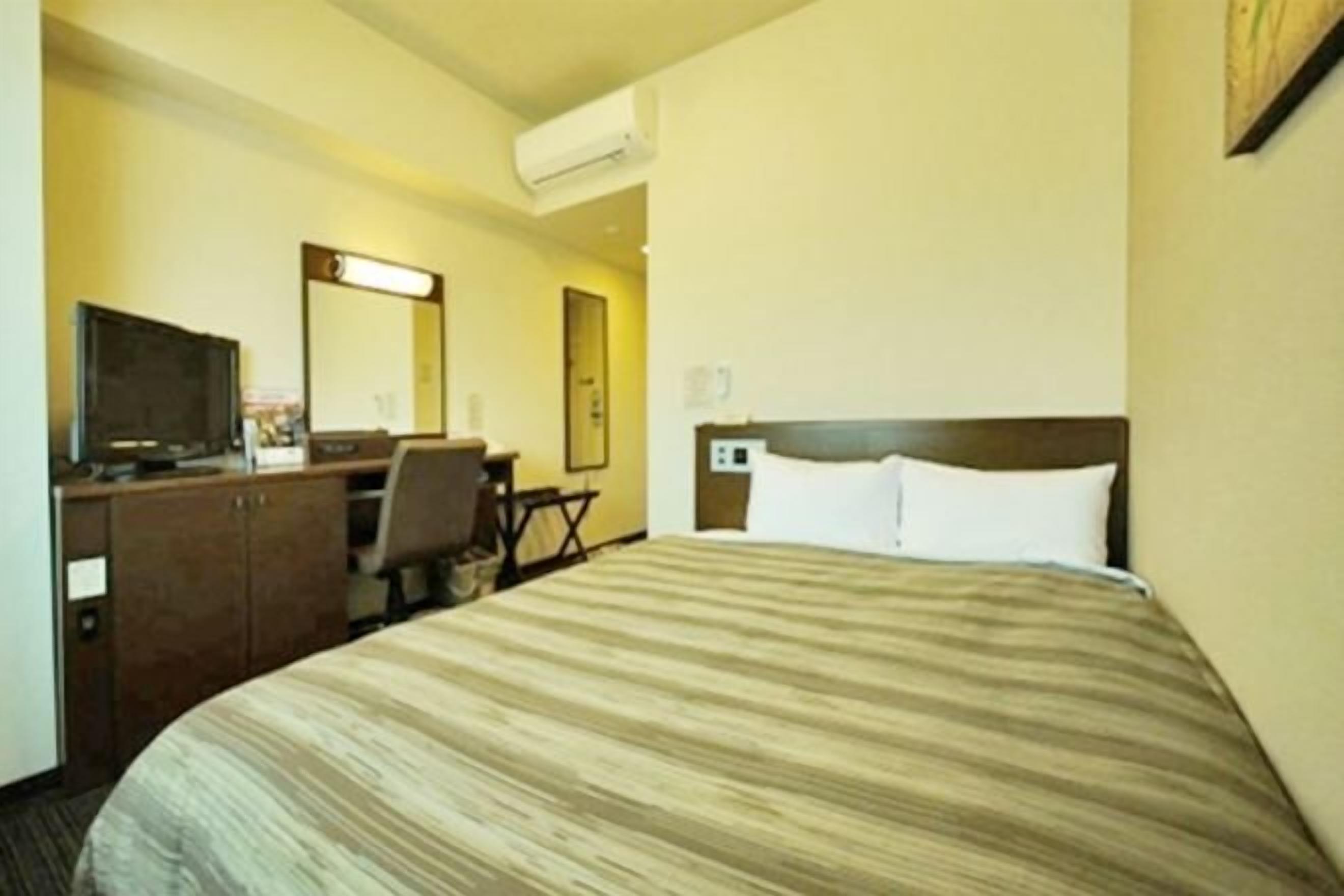 WiFi (無料)、ベッドシーツ