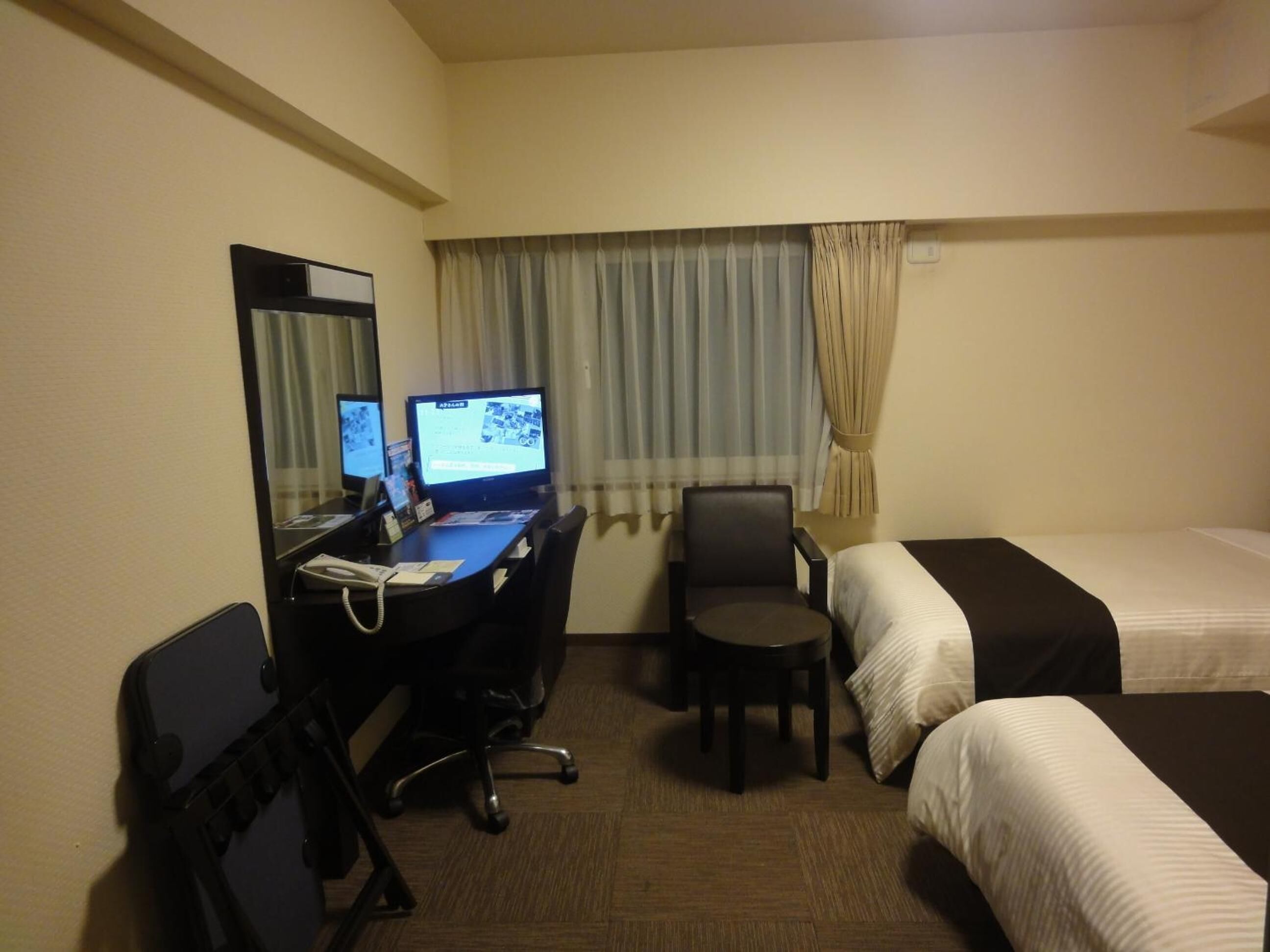 desk, blackout curtains, iron/ironing board, free wifi