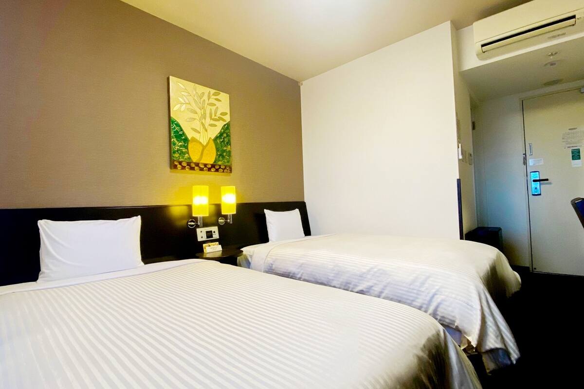 1 bedroom, desk, free wifi, bed sheets