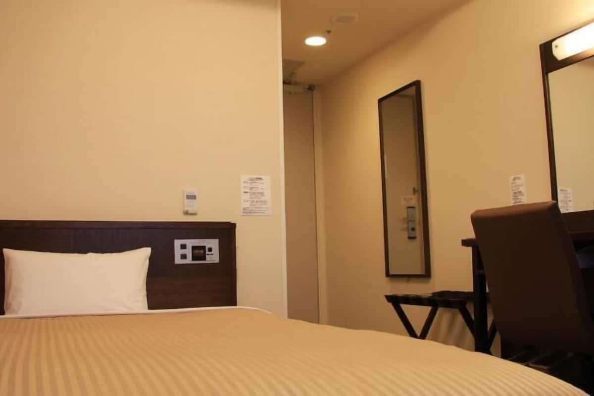 In-room safe, desk, iron/ironing board, free WiFi