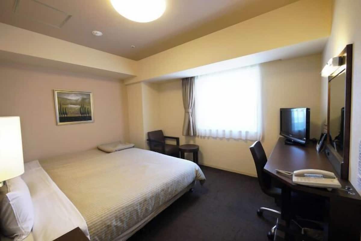 In-room safe, desk, iron/ironing board, free WiFi