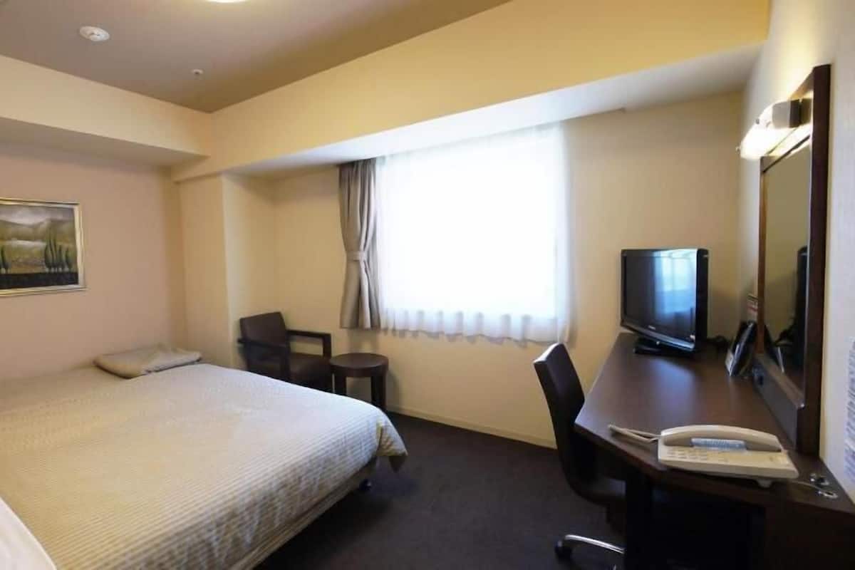 In-room safe, desk, iron/ironing board, free WiFi