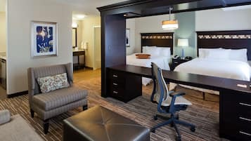 套房, 2 张大床, 无障碍, 无烟房 | 起居区 | 55-英寸LED 电视(配备卫星频道)、电视、Netflix