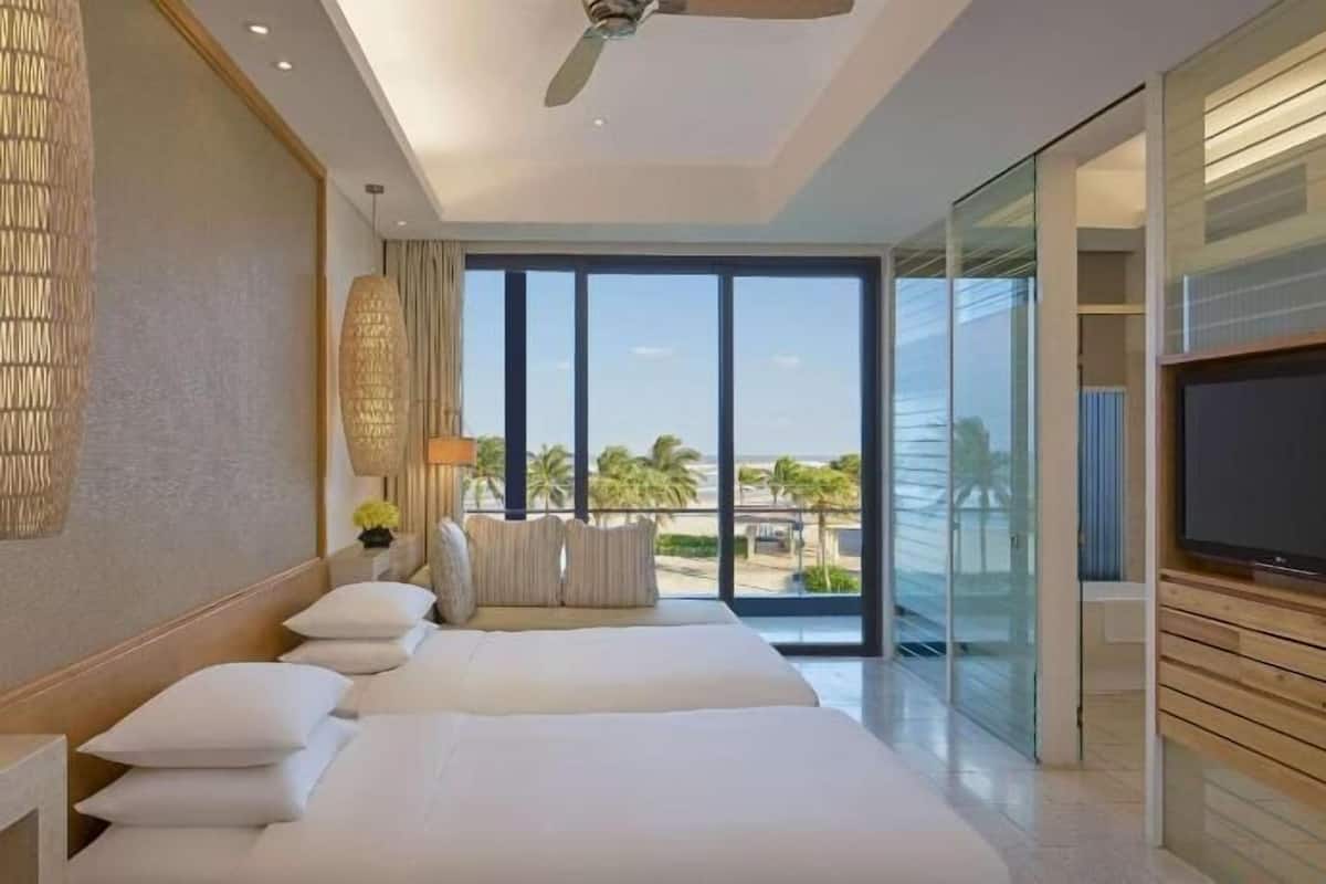 Minibar, in-room safe, individually decorated, laptop workspace