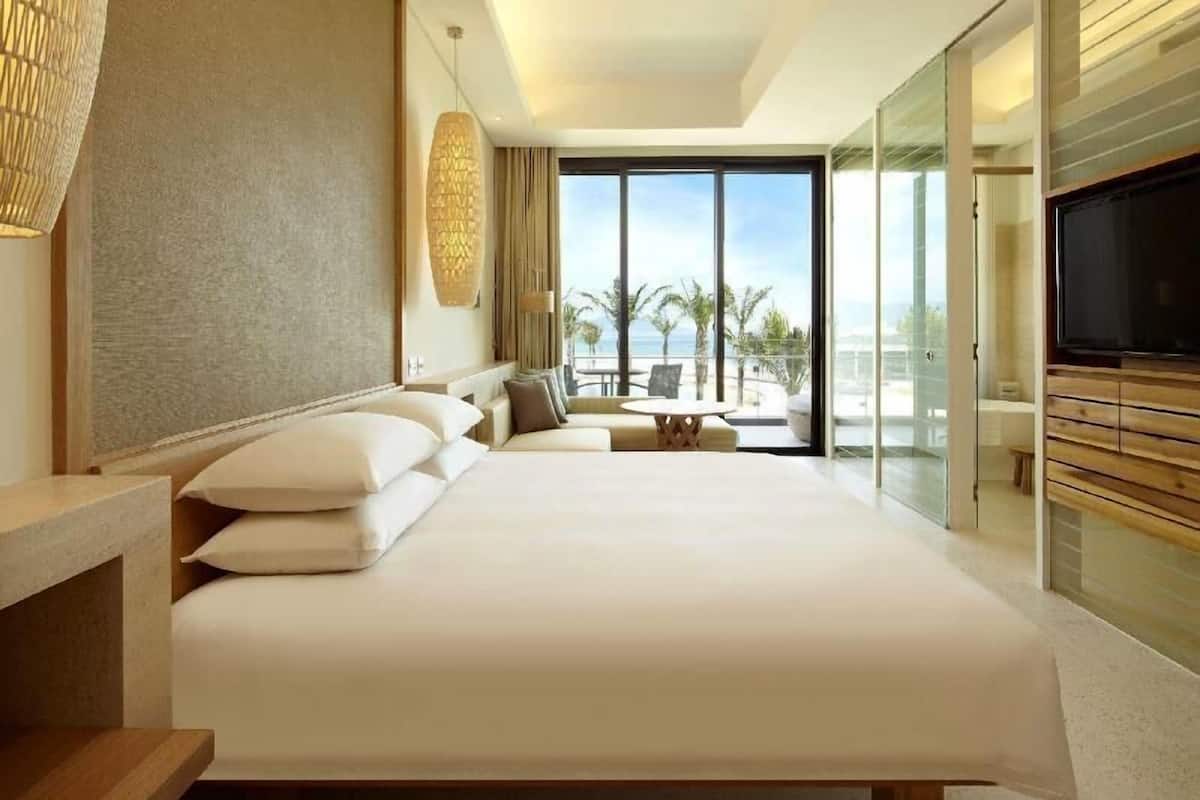 Minibar, in-room safe, individually decorated, laptop workspace