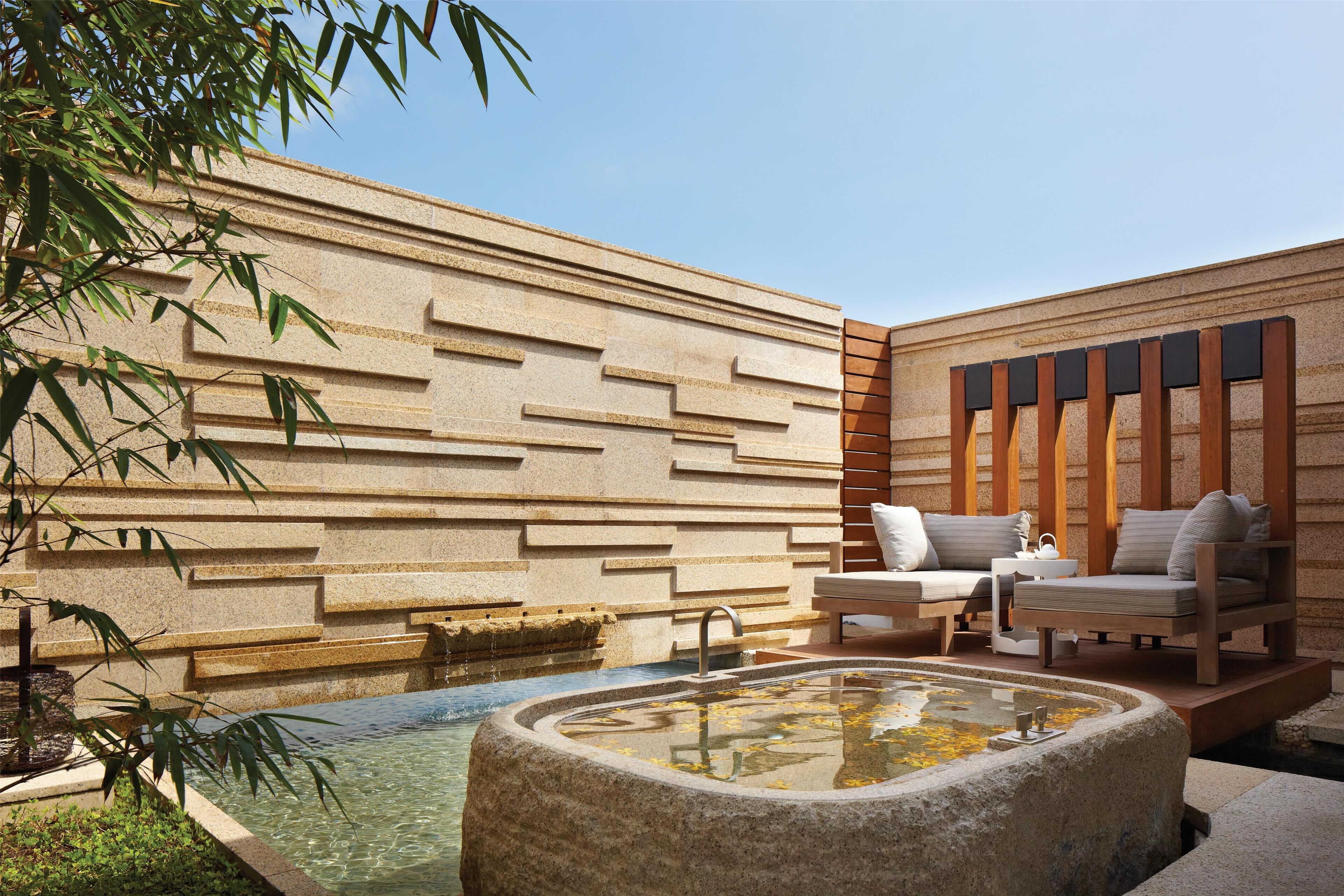 桑拿、体膜护理、身体磨砂、面部护理、指（趾）甲修剪和护理