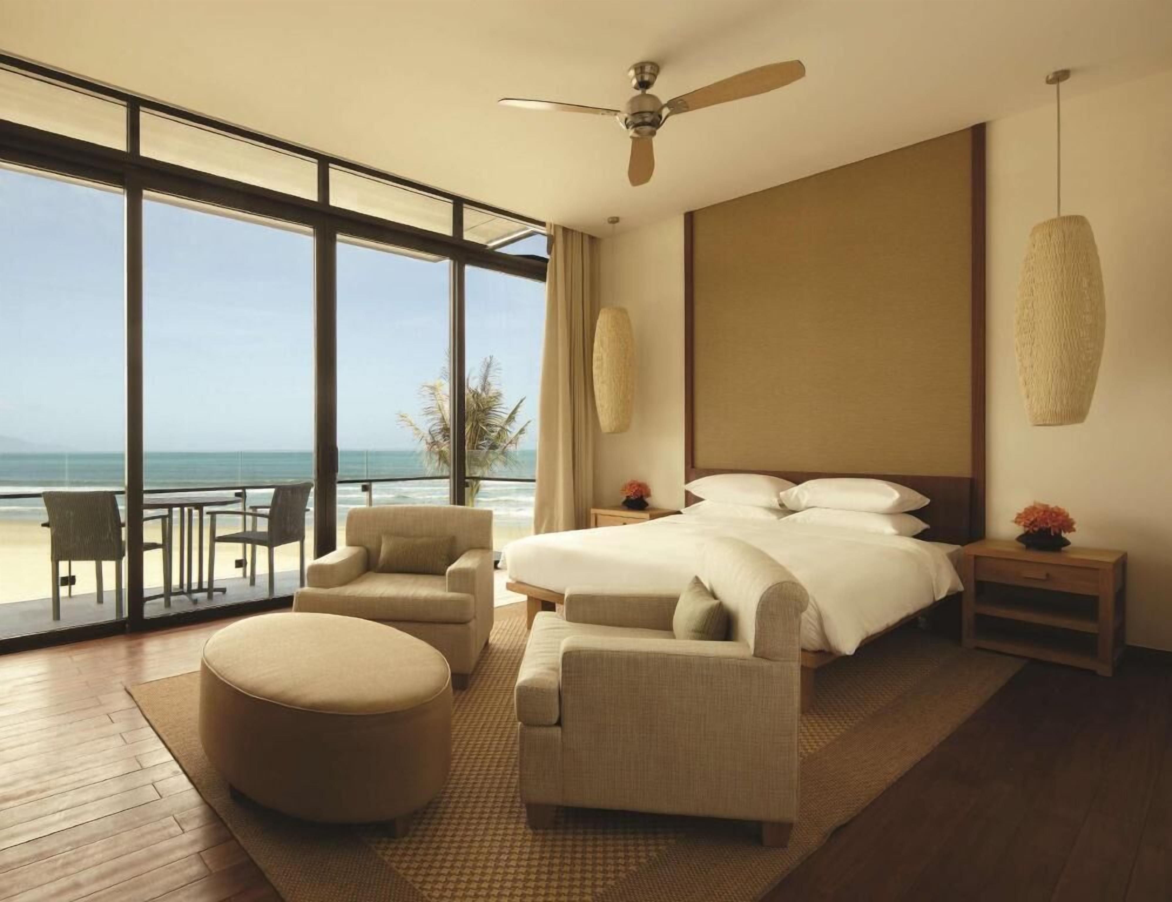 迷你吧、房內夾萬、獨特設計、手提電腦工作空間