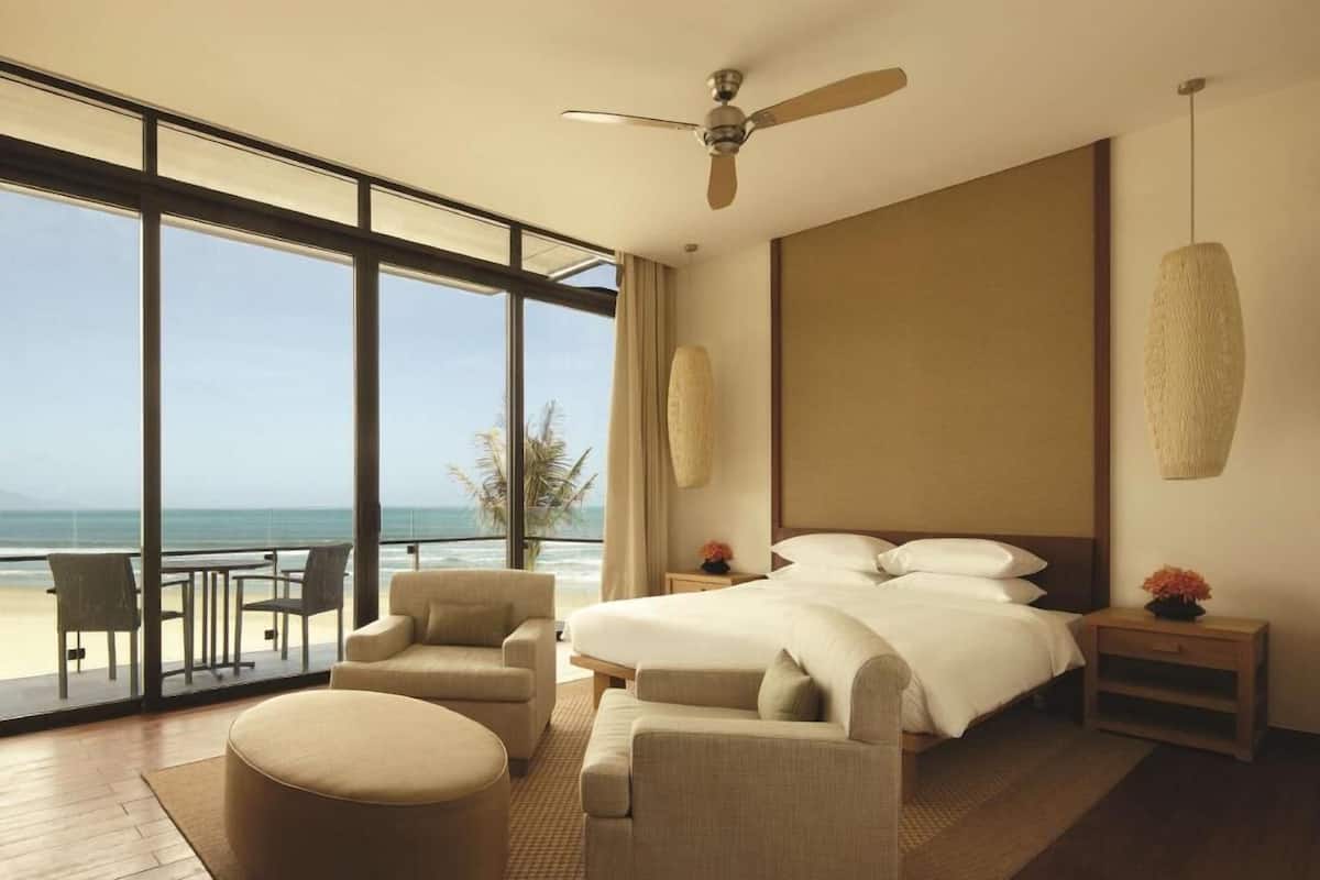 Minibar, in-room safe, individually decorated, laptop workspace