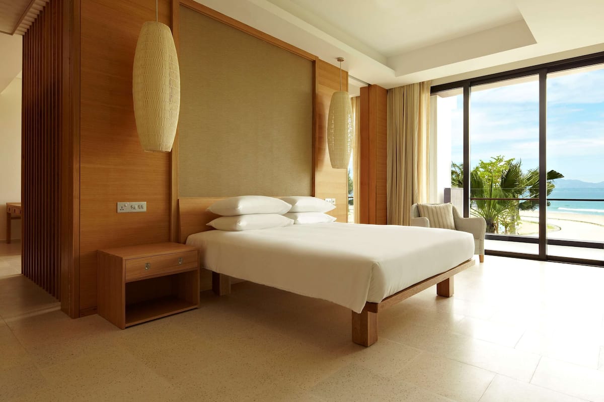 Minibar, in-room safe, individually decorated, laptop workspace