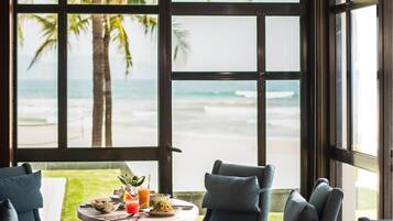 3 restaurants; breakfast, lunch, dinner, and brunch served