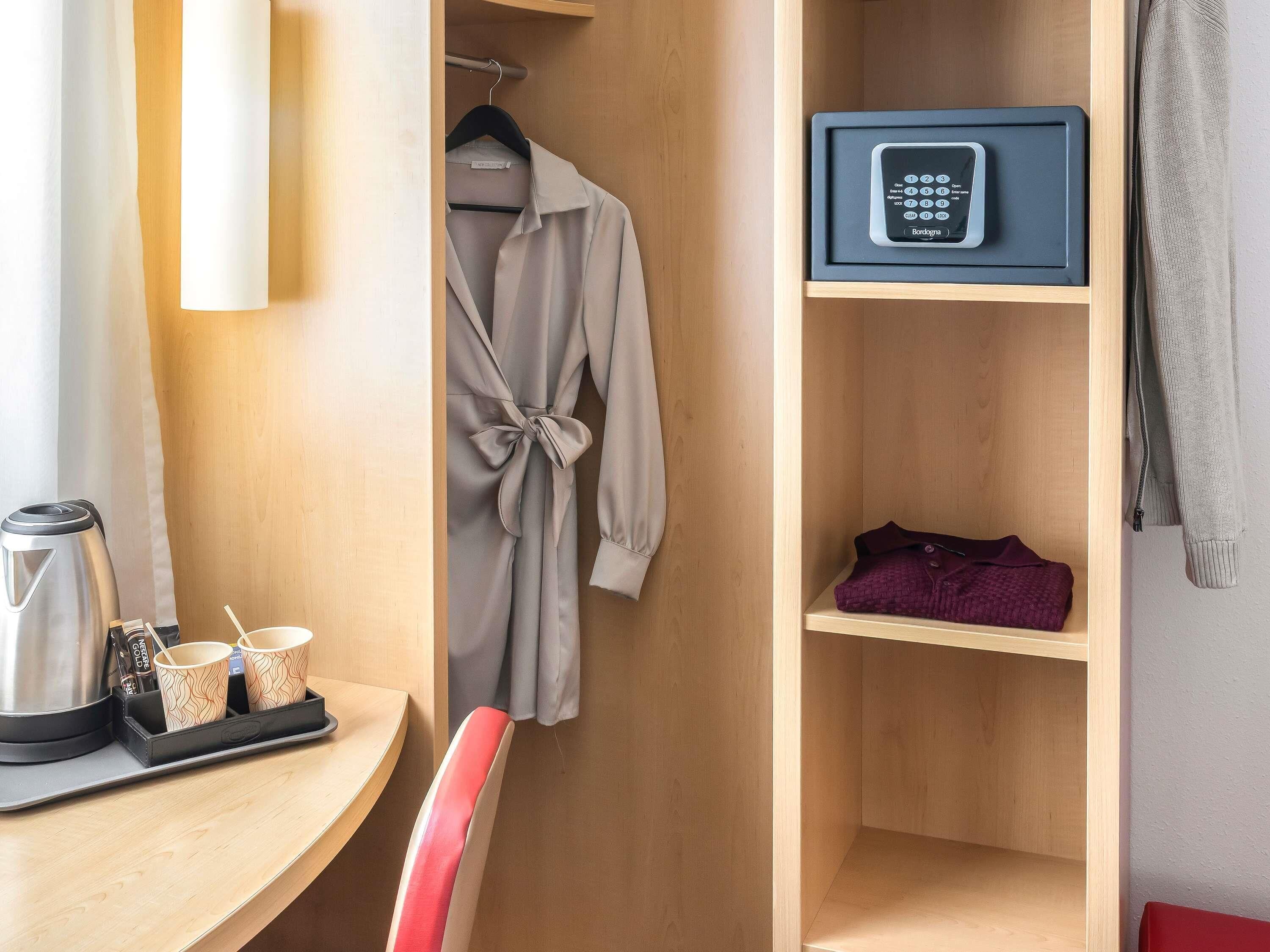 hypo-allergenic bedding, desk, soundproofing, free wifi